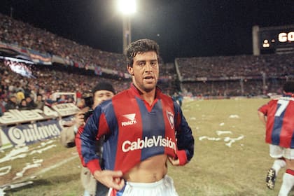 Esteban González, autor del gol que valió el título; el Bambino Veira creyó que lo había anotado el Pampa Biaggio...