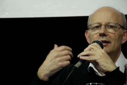 Esteban Buch es musicólogo, escritor y periodista, habló con LA NACION sobre Erich Priebke desde París, la ciudad donde vive desde 1991