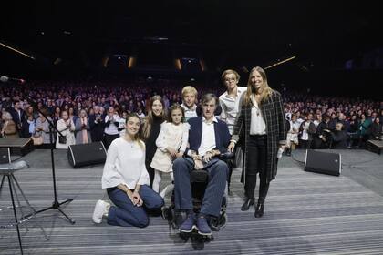 Esteban Bullrich, con su familia en el evento en Movistar Arena