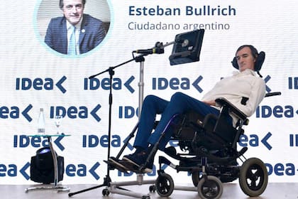 Esteban Bullrich en el Coloquio de IDEA