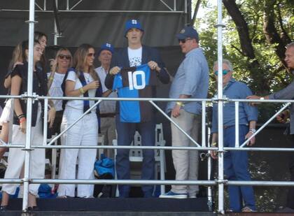 Esteban Bullrich, en la final de la URBA, recibió el afecto de la gente