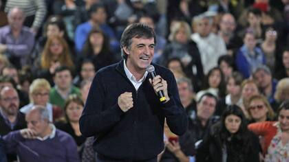 Esteban Bullrich en plena campaña