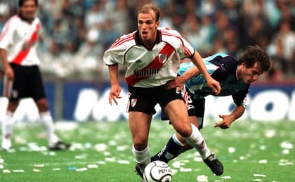 Esteban Cambiasso vistió la camiseta de River antes de retornar a Europa