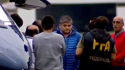 Esteban Echeverría estuvo al lado de Lázaro Báez al momento de la detención, el martes pasado, en la pista de aterrizaje del aeropuerto de San Fernando. Desde entonces, la policía lo sigue de cerca