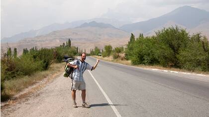 Esteban Mazzoncini recorrió 435.000 kilómetros y escribió la Guía del Mochilero