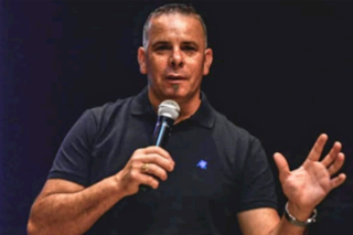 Detuvieron en un country a un pastor acusado de abusar de cinco fieles en un templo