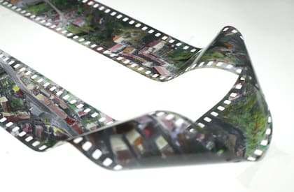 Esteban Pastorino realiza sus Panorámicas con una cámara que permite exponer la película en forma continua sin cortes, mientras rota sobre sí misma