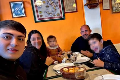 Esteban "Tito" Sanzio junto a su hijo Felipe en el festejo del Día del Padre.