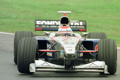 Esteban Tuero, el último piloto argentino en participar de un Gran Premio en el país; sus representantes, Eduardo Ramírez y Marcos Gastaldi fueron parte de las negociaciones para que la Fórmula 1 se mantuviera en el calendario
