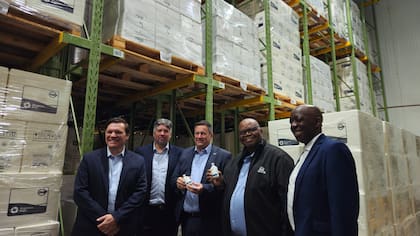Esteban Turic, CEO de Biogenesis; Fernando Barroumeres por BB Mr; John Steeinhuisen, ministro de Agricultura de Sudáfrica, Botlhe Michael Modisane, Chief Director of Animal Production and Health de Sudáfrica, director de Producción y Salud Animal