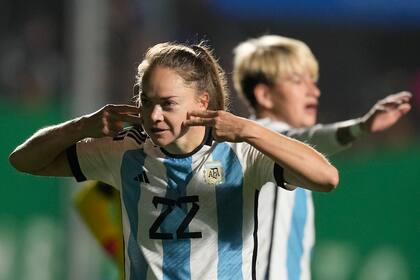 Estefanía Banini y Yamila Rodríguez, líderes de la selección argentina que debutará en el Mundial femenino frente a Italia, en Auckland.