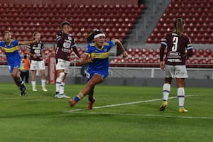 Estefanía Palomar festeja el gol ante UAI Urquiza, que le permitió a Boca consagrarse por tercera vez consecutiva