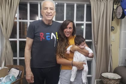 Estefanía Pasquini compartió un tierno mensaje para celebrar sus 35 años junto a Alberto Cormillot y a su hijo, Emilio