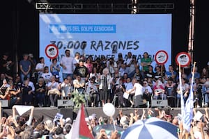 Estela Carlotto habló ante una Plaza de Mayo llena y criticó a Javier Milei