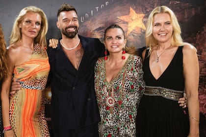 Esther Cañadas, Ricky, Sandra García Sanjuan –creadora y fundadora de Starlite- y Valeria.