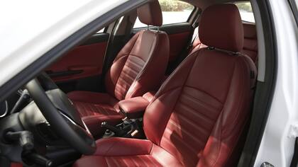 Estilo deportivo en el interior y butacas