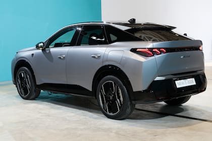 Estilo fastback para el SUV mediano de Peugeot