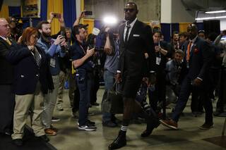 El particular look de LeBron James encendió las luces de la final de la NBA