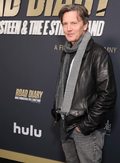 ¡Estilo rockero! Andrew McCarthy en la premier de Road Diary: Bruce Springsteen & The E Street Band, el nuevo documental que mostrará la vida y carrera del emblemático músico y compositor norteamericano