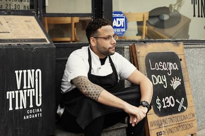 Moisés en su primer emprendimiento, que cerró en pandemia: "Estos once años en Argentina me enseñaron a ver los negocios de otra manera”, dice Moisés para luego presentar un problema llamativo que le provocó vivir en la economía argentina: “Uno de mis mayores retos de los últimos dos años fue aprender a vivir sin inflación”.