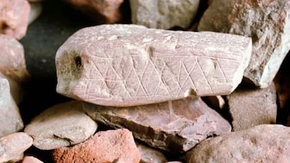 Estos patrones geométricos grabados hace más de 75.000 años en el sur de África son la primera evidencia del dibujo, pero no constituyen arte figurativo