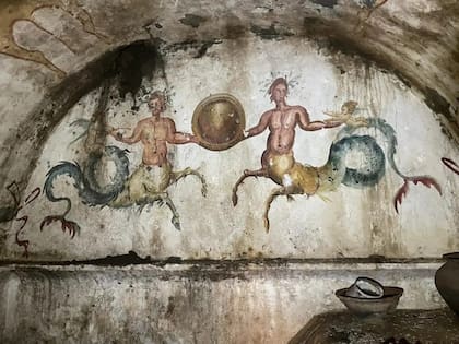 Estos son los frescos que aparecieron dentro de la tumba