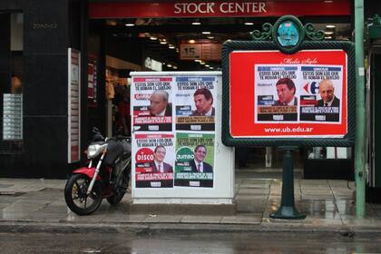 "Estos son los que te roban el sueldo", rezan los afiches de Unidos y Organizados contra dueños de supermercados"