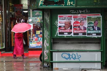 "Estos son los que te roban el sueldo", rezan los afiches de Unidos y Organizados contra dueños de supermercados"