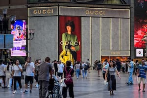 La industria del lujo prepara su “rebote” con precios más razonables para revertir las caídas de 2025