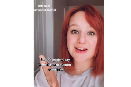 "Estoy en contra del feminismo moderno y apoyo la feminidad", asegura la joven que integra el colectivo esposas tradicionales