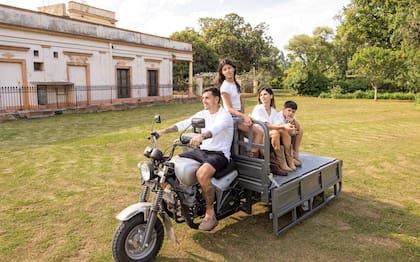 “Estoy feliz, aunque también lleno de incertidumbre, pero con muchas ganas”, dice Leandro, que aprovechó su día libre para pasar una tarde con sello campestre y divertirse con su mujer y sus hijos