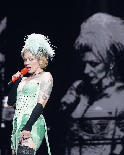 “Estoy muy emocionada”, dijo Laferte a LA NACIÖN. Además, elogió al público argentino por la pasión con la que viven las cosas: “Con la misma intensidad que viven el fútbol siento que viven los conciertos y amo eso”