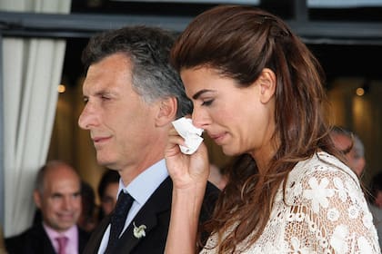 “Estoy viviendo uno de los mejores momentos de mi vida. lo amo”, dijo Juliana en la ceremonia. “Gracias por haberme elegido, negrita mágica, única y hechicera”, le respondió Mauricio.