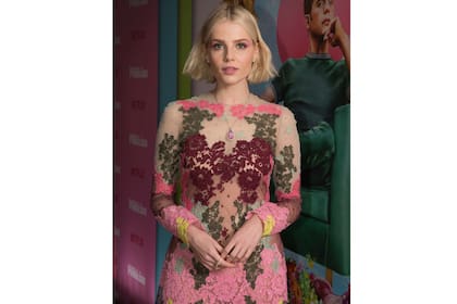 Mientras Rami Malek filma la nueva película de James Bond, su novia, la actriz Lucy Boynton, asistió a la premier de la comedia de Netflix The Politician, en Londres