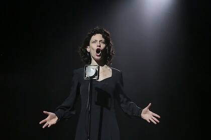 Estrenada en Buenos Aires hace una década, Piaf, con Elena Roger, es otro de los espectáculos que siempre está presente en los distintos registros estadísticos que semanalmente da a conocer Aadet, la cámara de productores y dueños de sala del circuito comercial