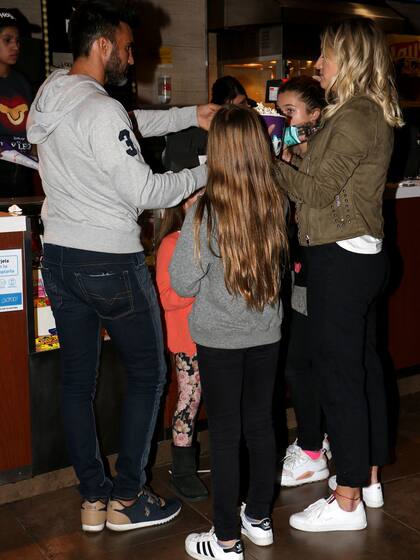 Cubero y familia compraron pochoclos y más snacks para ver la peli de Disney