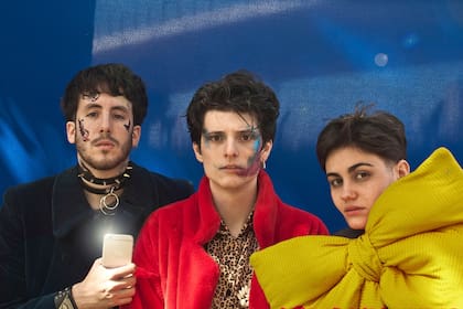 Matías MIlanese, Federico Pezet y Camila Marino en la obra cargada de capas de Federico Lehmann