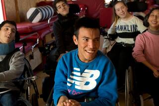 Esfuerzo y logro: Rodrigo tiene parálisis cerebral y terminó la escuela primaria