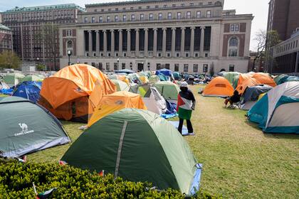 Estudiantes acamparon en el campus de la universidad de Columbia en 2024, contra la guerra en Gaza . (AP Foto/Mary Altaffer)