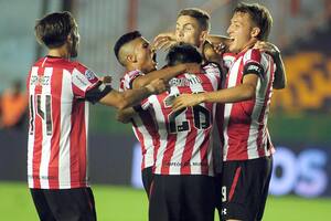 Copa Argentina: Estudiantes avanzó con Sarmiento como figura. Mirá los goles