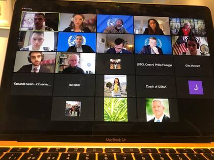 Así se veía el Zoom en el que interactuaban con los jueces de la competencia y otros estudiantes