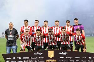 Estudiantes de La Plata fue muy superior a Vélez en el Trofeo de Campeones; lo goleó por 3 a 0 y se quedó con el último título del año