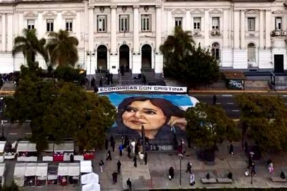 Estudiantes de la UBA cortaron avenida Córdoba en apoyo a Cristina Kirchner por la condena de Vialidad