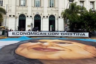 Estudiantes de la UBA cortaron avenida Córdoba en apoyo a Cristina Kirchner por la condena de Vialidad