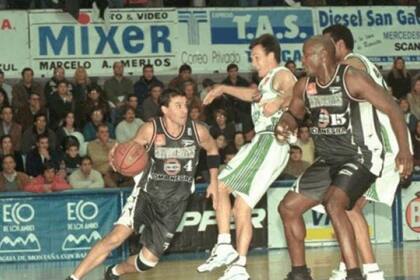 Estudiantes de Olavarría y Atenas disputaron una serie de finales a siete juegos hace 19 años.