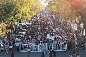 Una multitud le reclamó al Gobierno cumplir la ley de financiamiento; Donald Trump verá a Xi Jinping en China