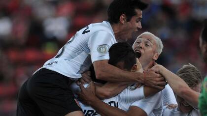 Estudiantes festeja el gol de Rodríguez