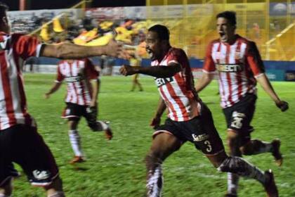 Estudiantes festejó ante Crucero del Norte