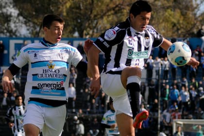 Estudiantes festejó en el clásico ante Almagro