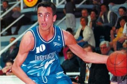 Estudiantes fue su último club en la Argentina y de allí emigró a Italia, donde explotó por completo